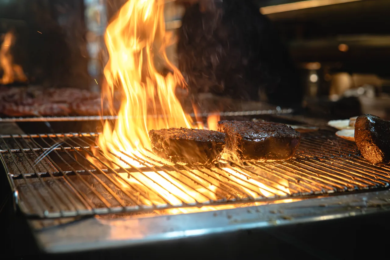Flame and grill moment in the TEPPEN Ekkamai kitchen