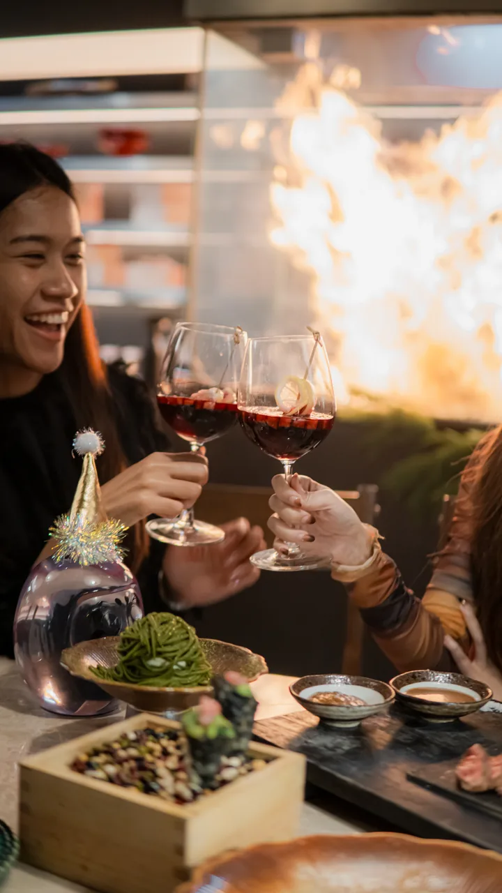 Guests raising glasses together for a Kanpai moment at TEPPEN Ekkamai